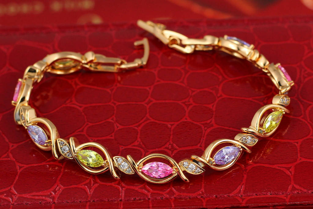 

Браслет Xuping Jewelry разноцветные камни в овальной оправе 18,5 см 8 мм золотистый