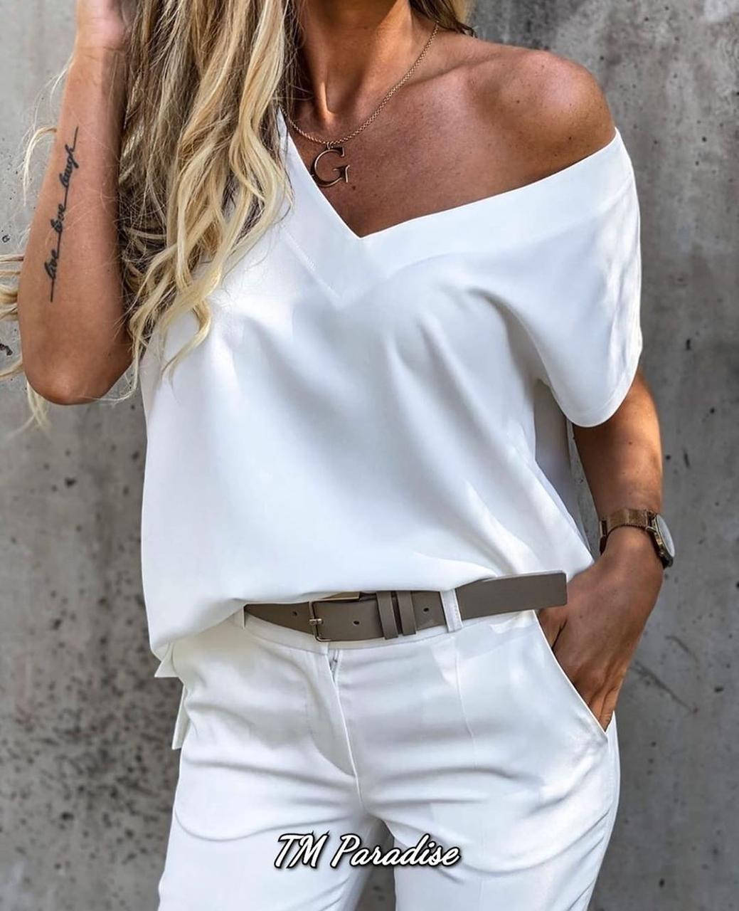 

Женская стильная футболка с треугольным вырезом, Белый