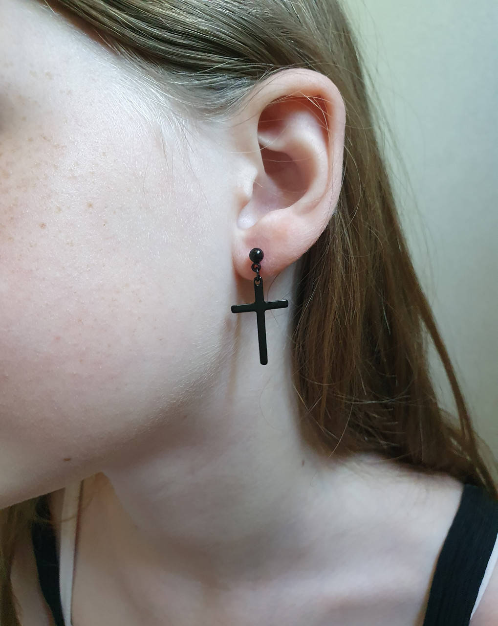 

Серьги крестики крест чёрные из нержавеющей стали в чёрном цвете