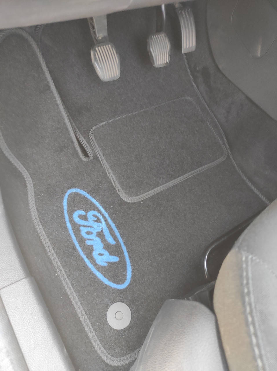 

Ворсовый водительский коврик FORD Focus с 2011-2019 гг., Черный