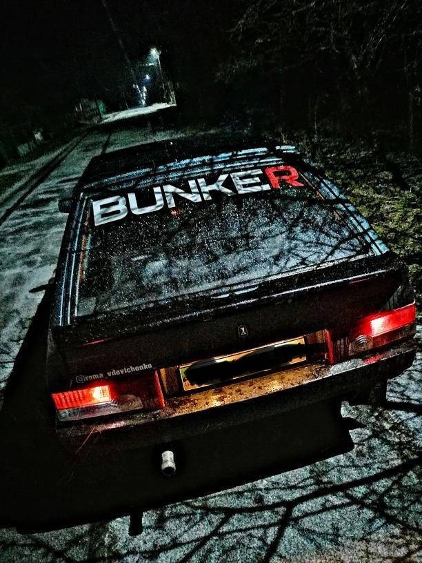 

Наклейка на авто BUNKER 100*17 см