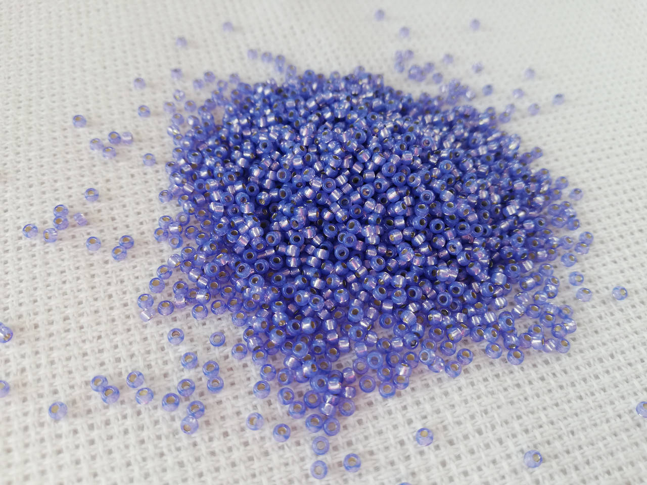

Японський бісер Miyuki Круглий 11/0 0649 - Dyed Violet Silver Lined Alabaster