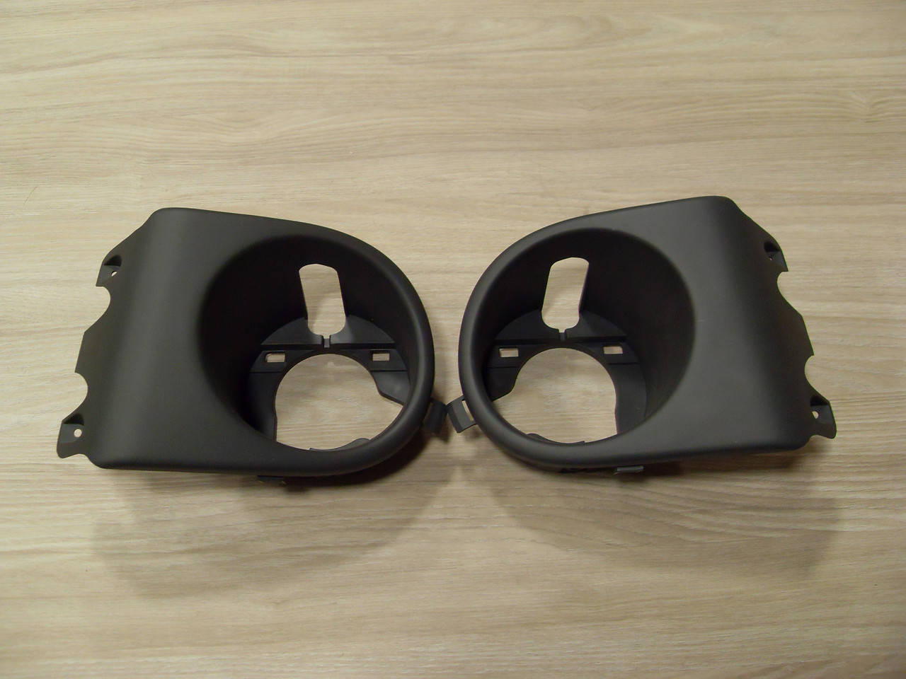 

Рамка противотуманной фары 2001-> Original