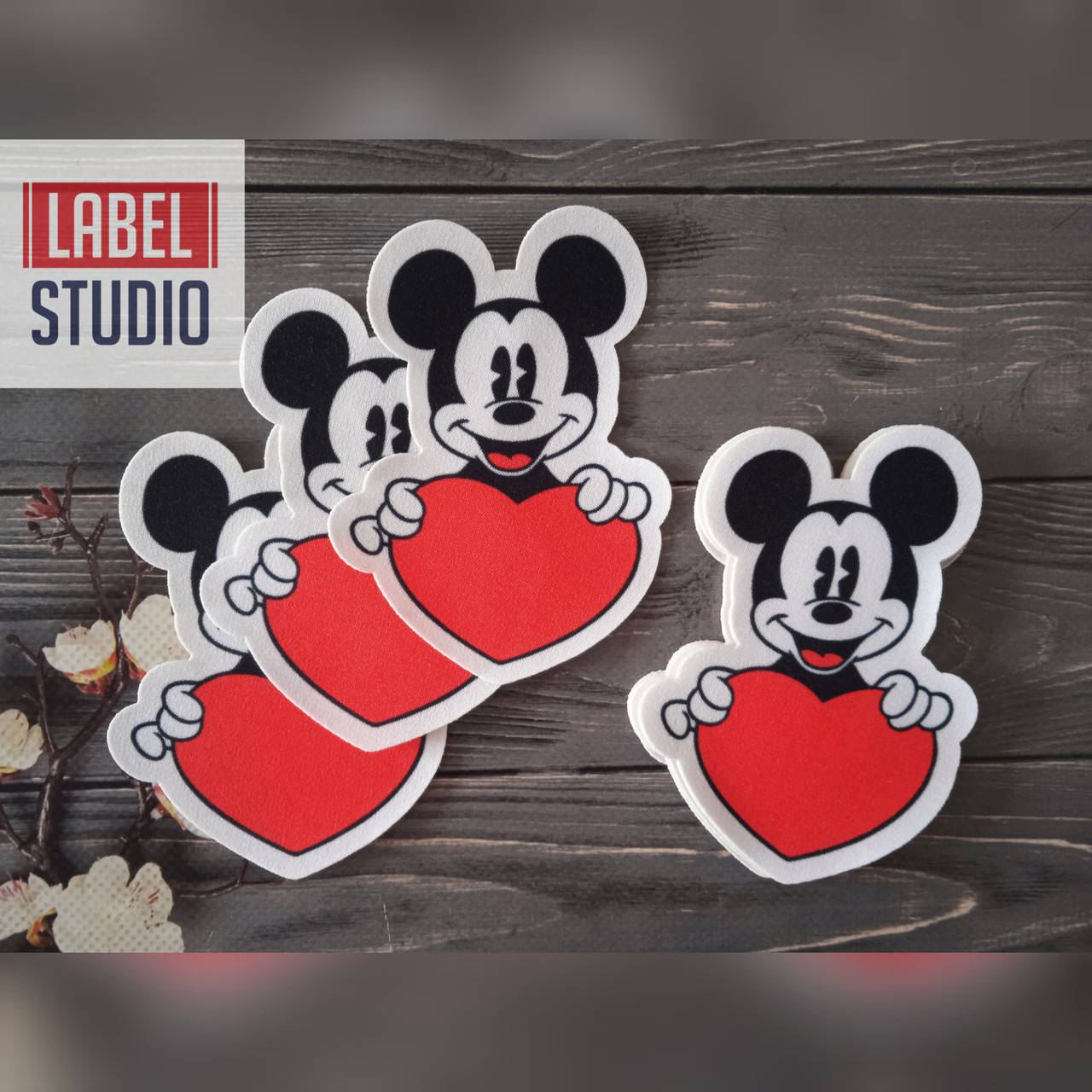 

Нашивка аппликация "Mickey с сердцем "