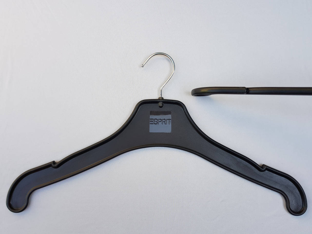 

Плечики комиссионные б/у Marc-Th​ Esprit черного цвета, длина 45 см, Черный