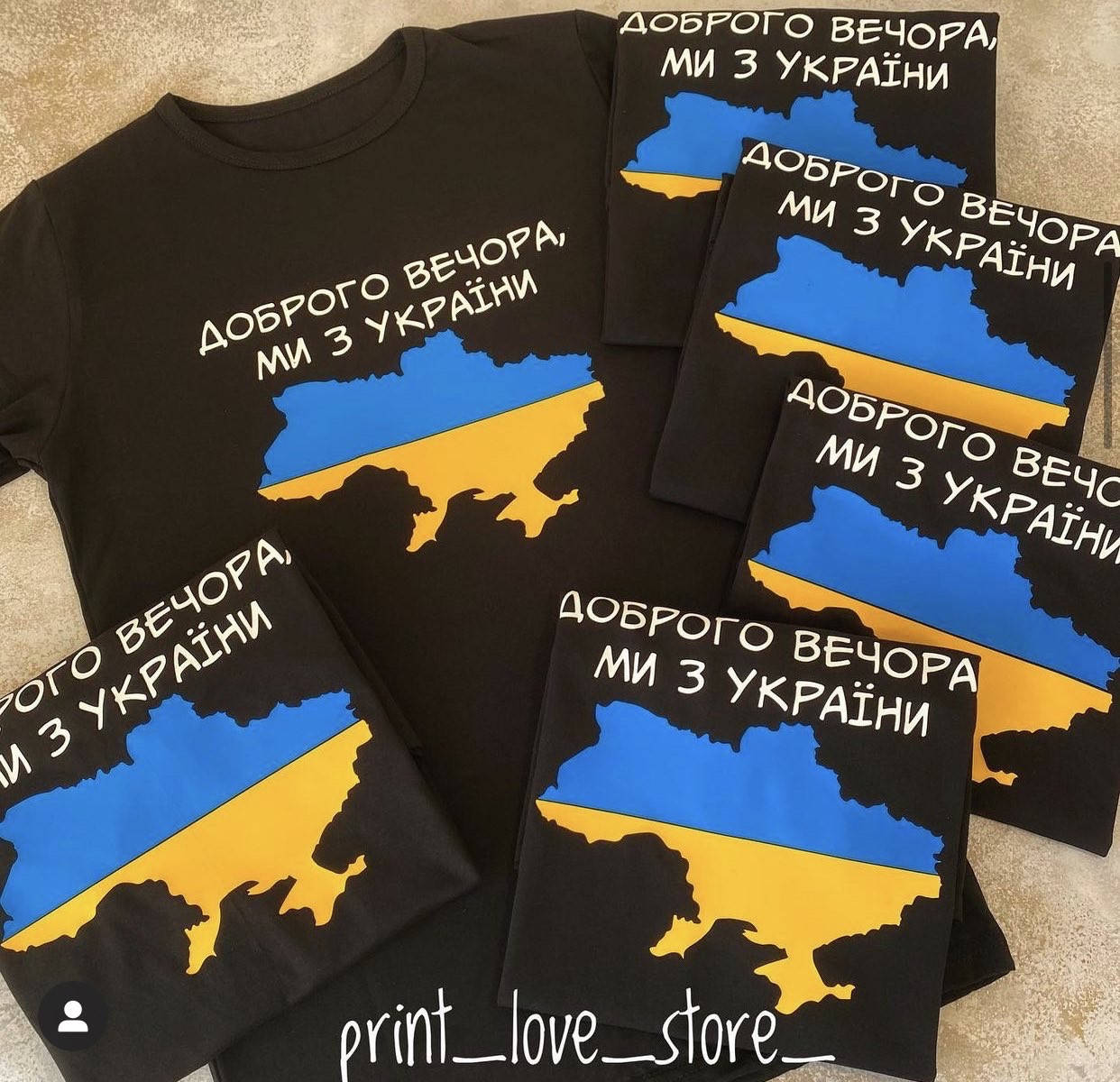 

Футболка "Доброго вечора, ми з України" Футболка з принтом "Доброго вечора, ми з України"