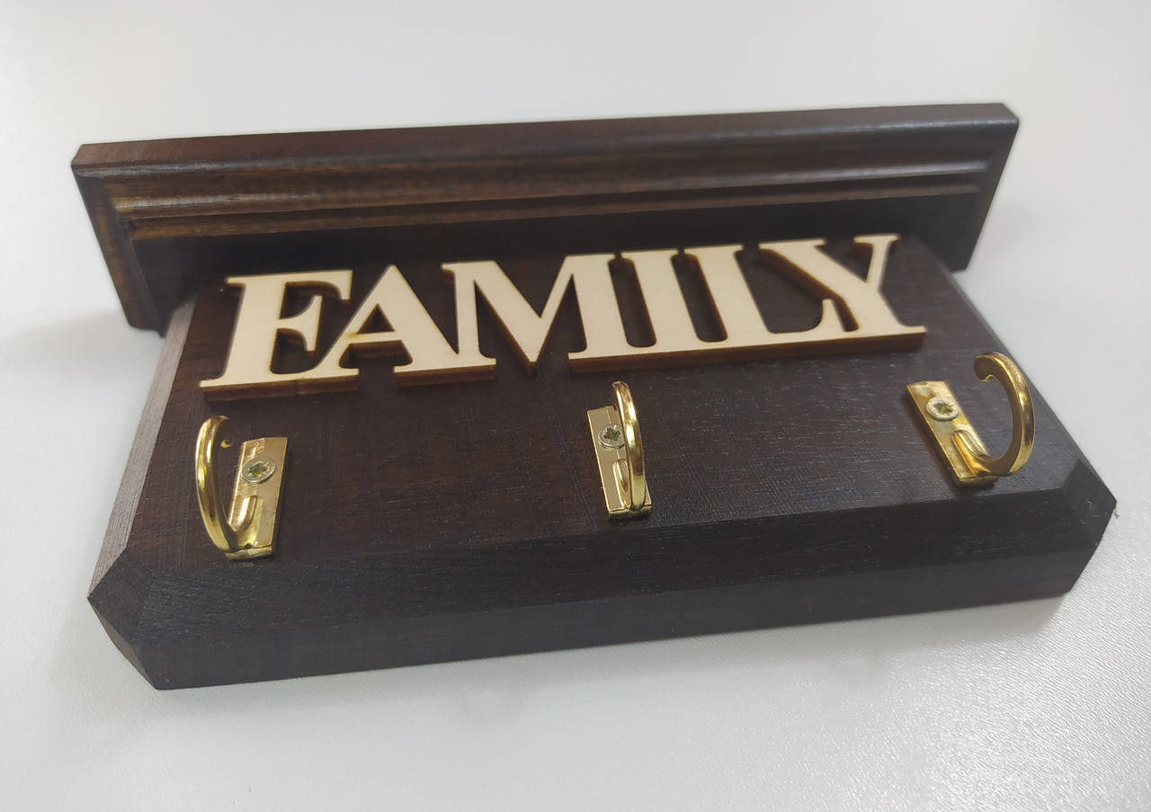 

Ключница настенная деревянная ручной работы "FAMILY" на три крючка.