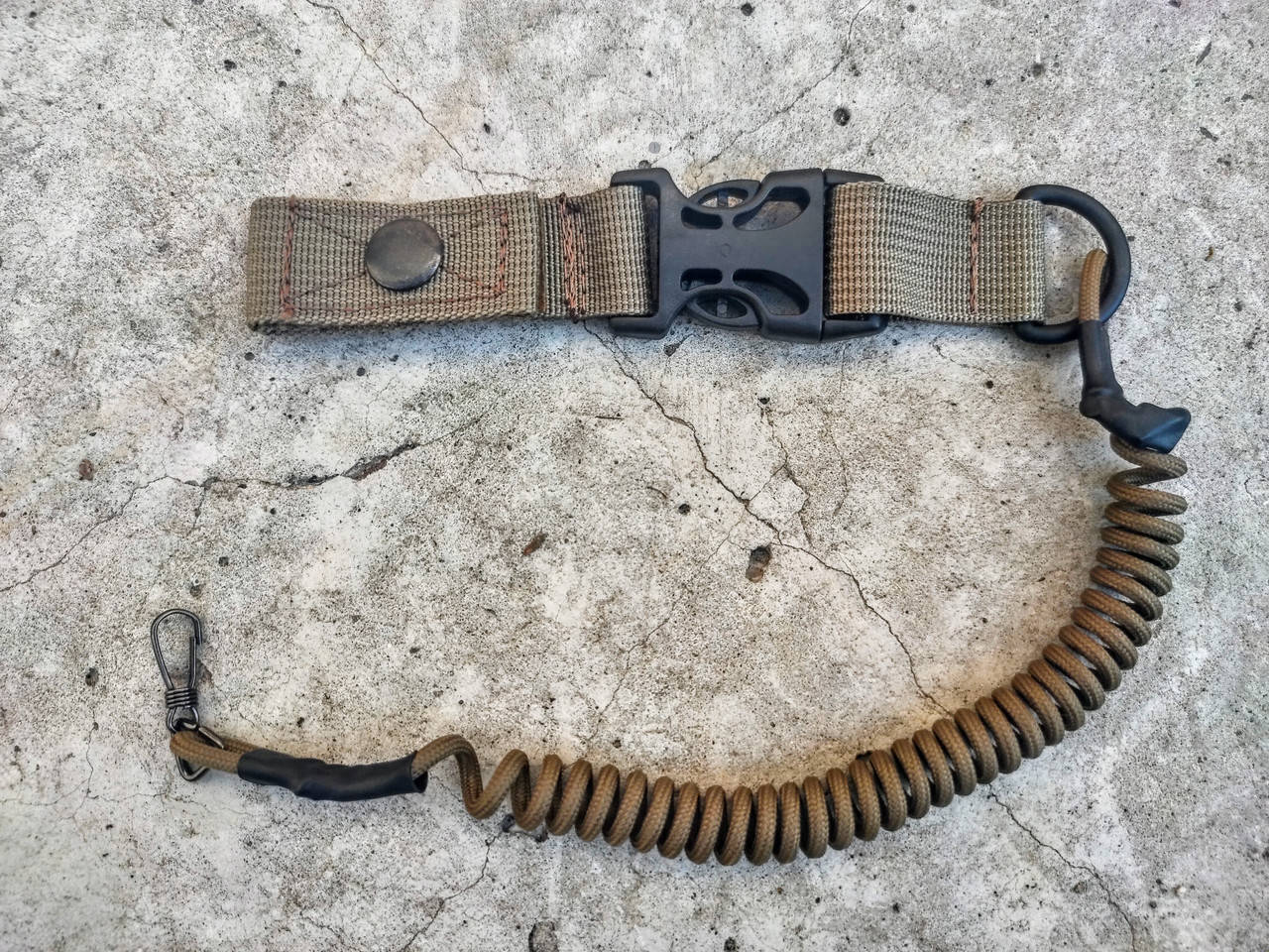 

Тренчик с фастексом страховочный шнур быстросъемный паракорд песок койот 996-1 MS