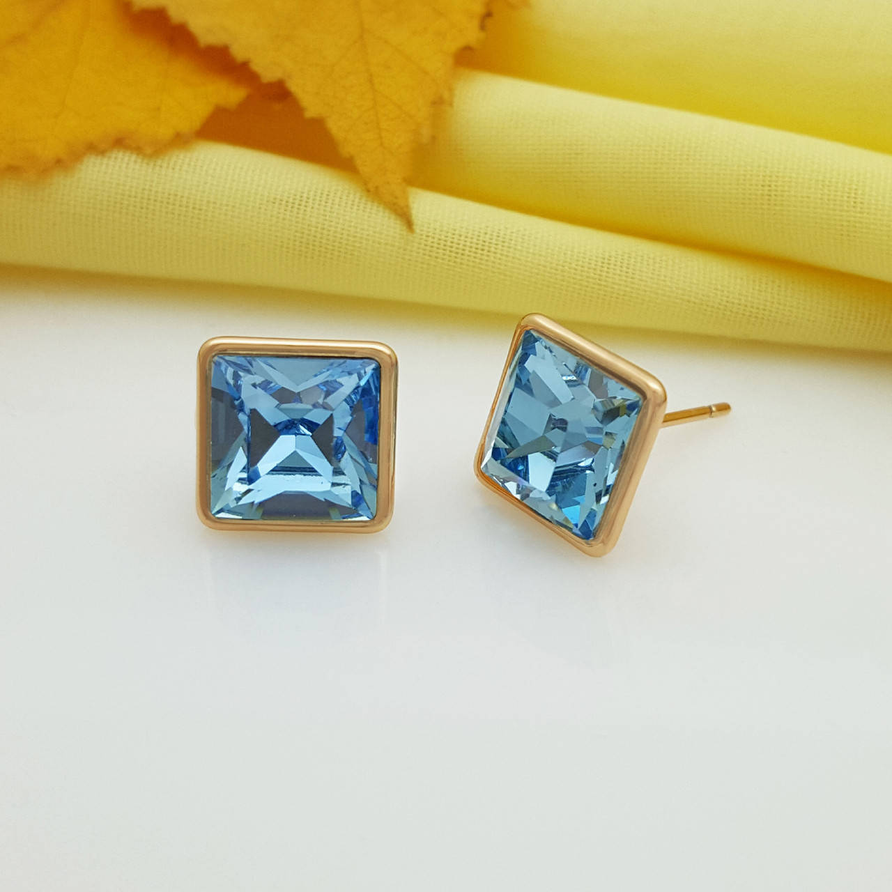

Серьги гвоздики, Голубой Swarovski, медзолото Xuping, 18К