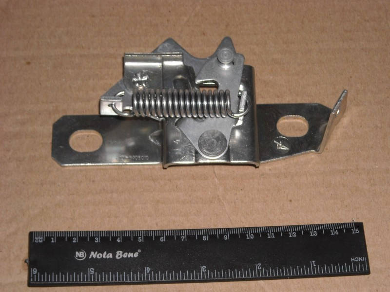 

Замок капота на ваз 2101, 2102, 2103, 2104, 2105, 2106, 2107 (механизм капота)