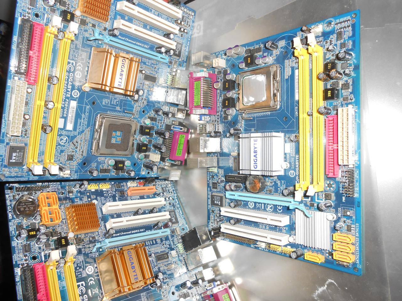

Материнская плата GigaByte GA-945GCM-S2L