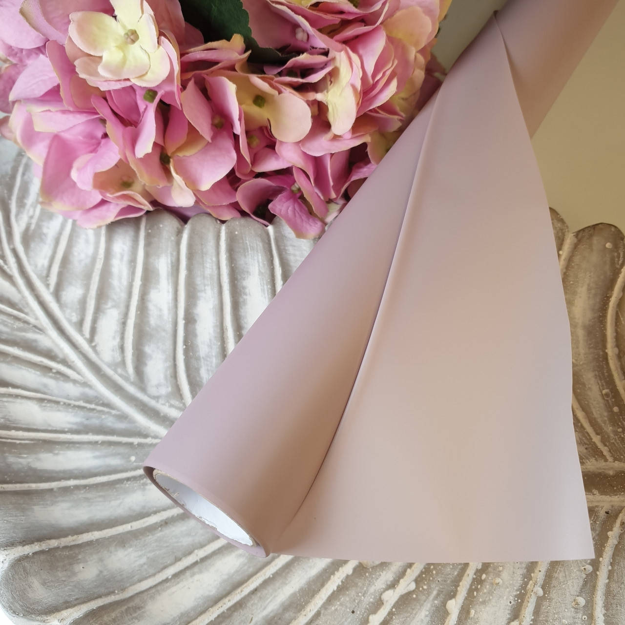 

Упаковка для цветов (пленка корейская) Цвет пудровый.