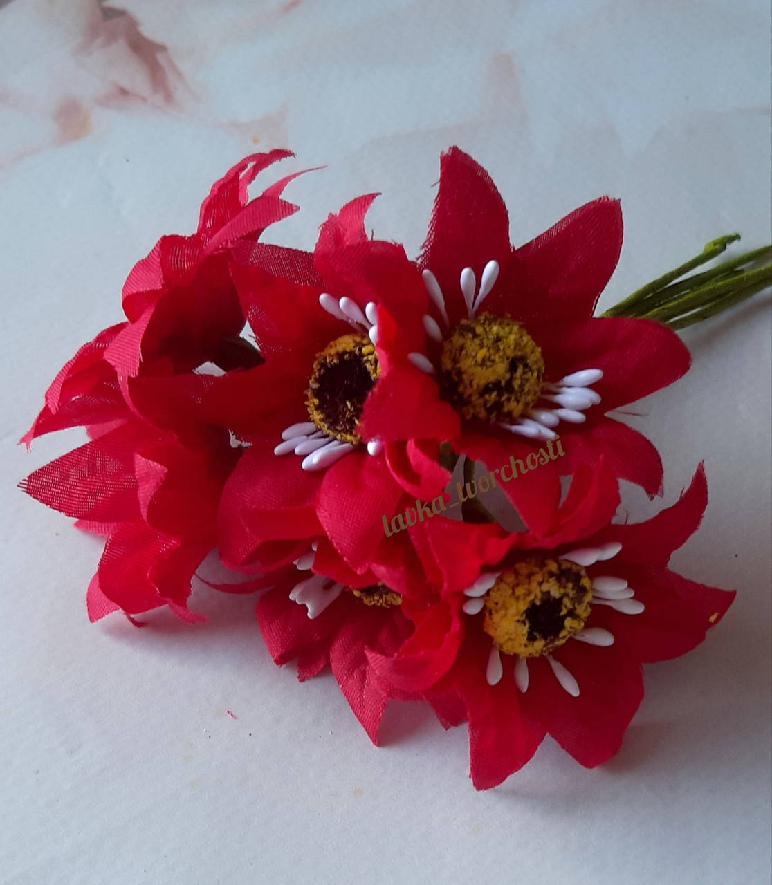 

Квіти з серединкою червоний, Красный