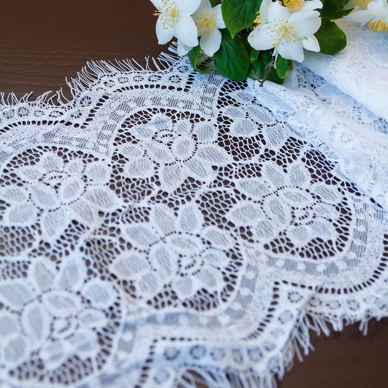 

Французское кружево (шантильи) / цвет белый / ширина 23,5 см / упаковка 3 м