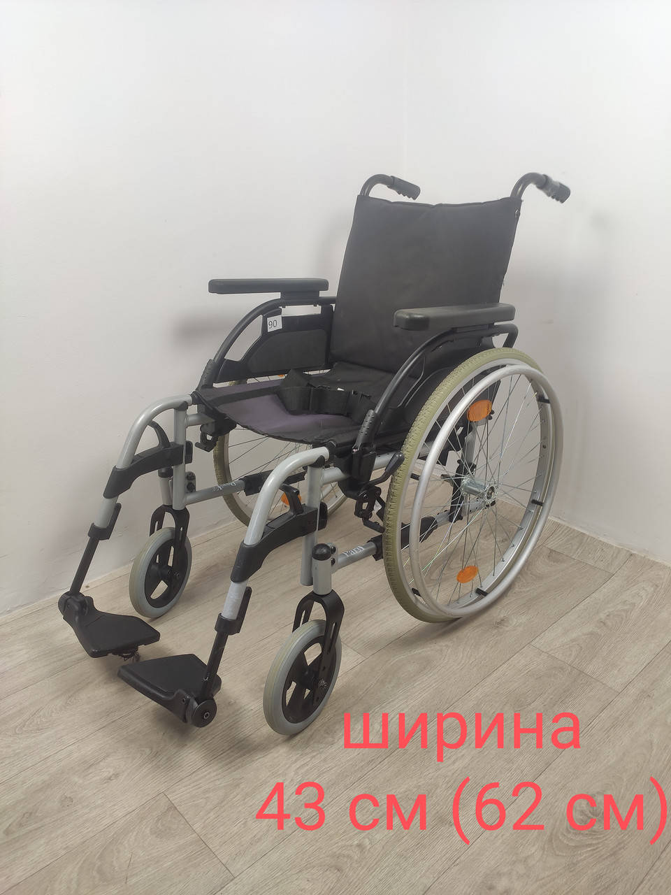 

Cкладная инвалидная коляска 43 см Breezy Parix 2 б/у