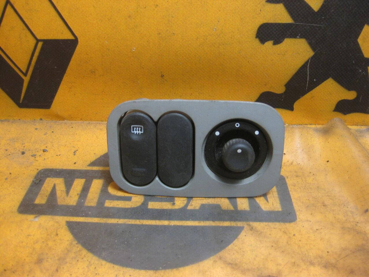 

Б/У Детали панели (накладка под кнопки обогрева стекла) RENAULT KANGOO 8200091750