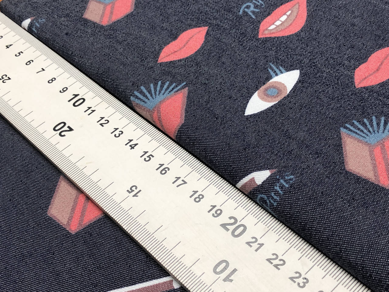 

Джинс глазки