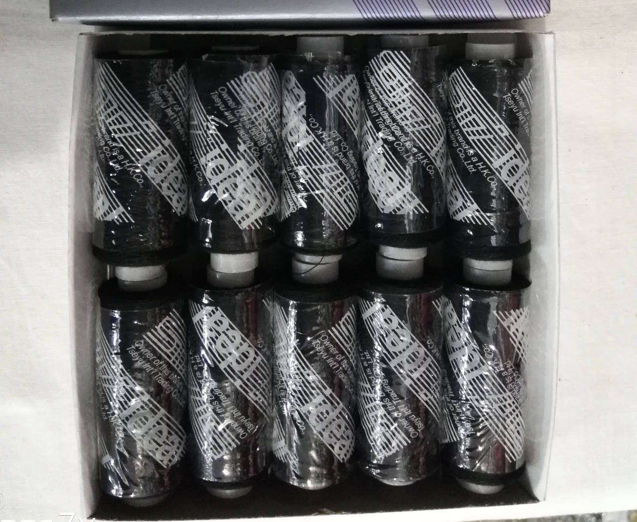 

Нитки швейные 100% полиэстер (черный)