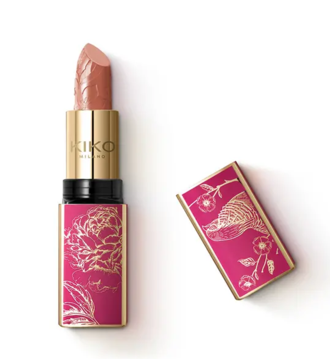 

Увлажняющая помада Charming Escape Luxurious Shiny Lipstick (01 Natural Wheat)