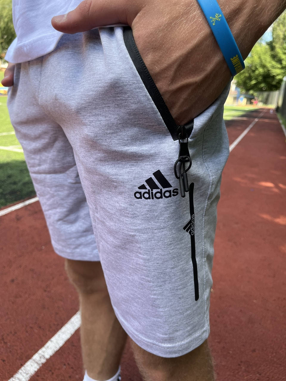 

Мужские шорты ADIDAS серые, Серый