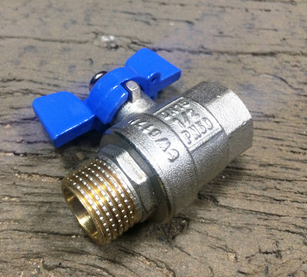 

Шаровый кран Ду15 (1/2") для воды, бабочка, ВН (мама-папа), Серый