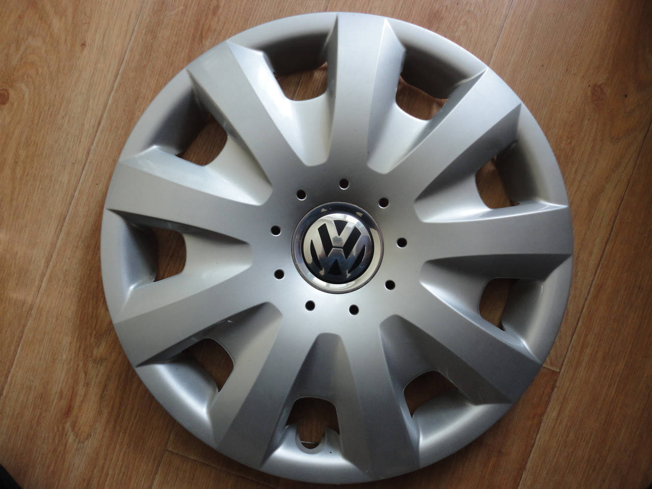 

Оригинальные колпаки на колеса Volkswagen Caddy (Фольксваген Кадди) R15 Оригинал- 1T0 601 147.D