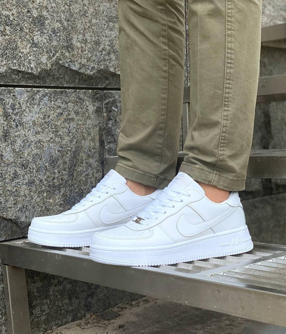 

Мужские белые кроссовки Nike Air Force. Мужская демисезонная обувь Размеры 42,44,45, Белый