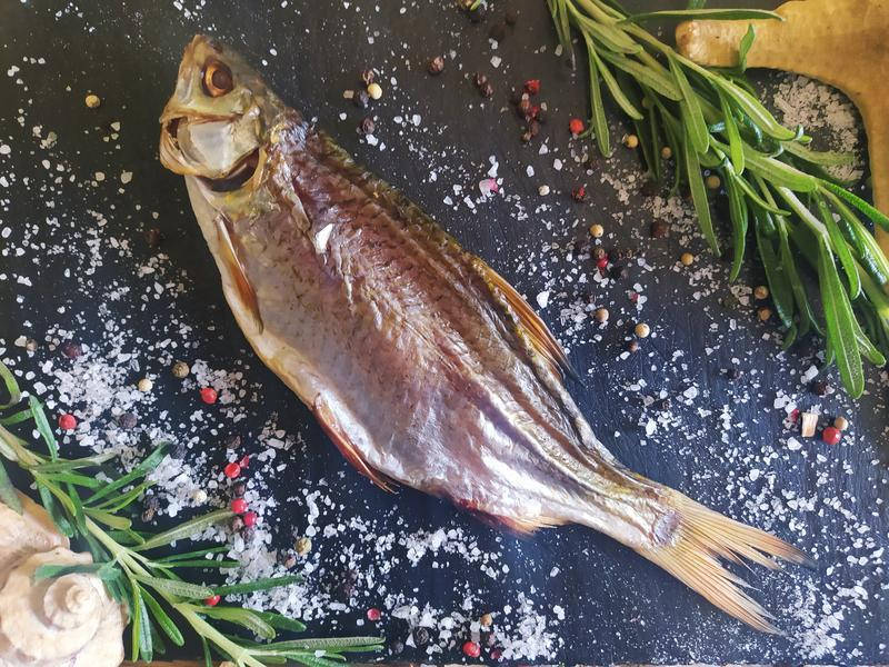 

Тарань вяленая икряная, с головой, размер 80-100грамм