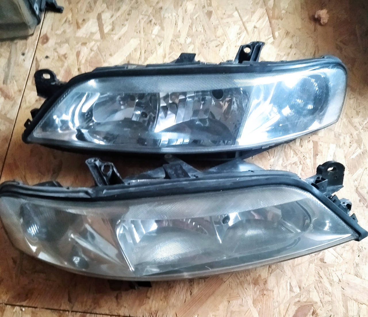 

Фара Опель вектра б 2000р