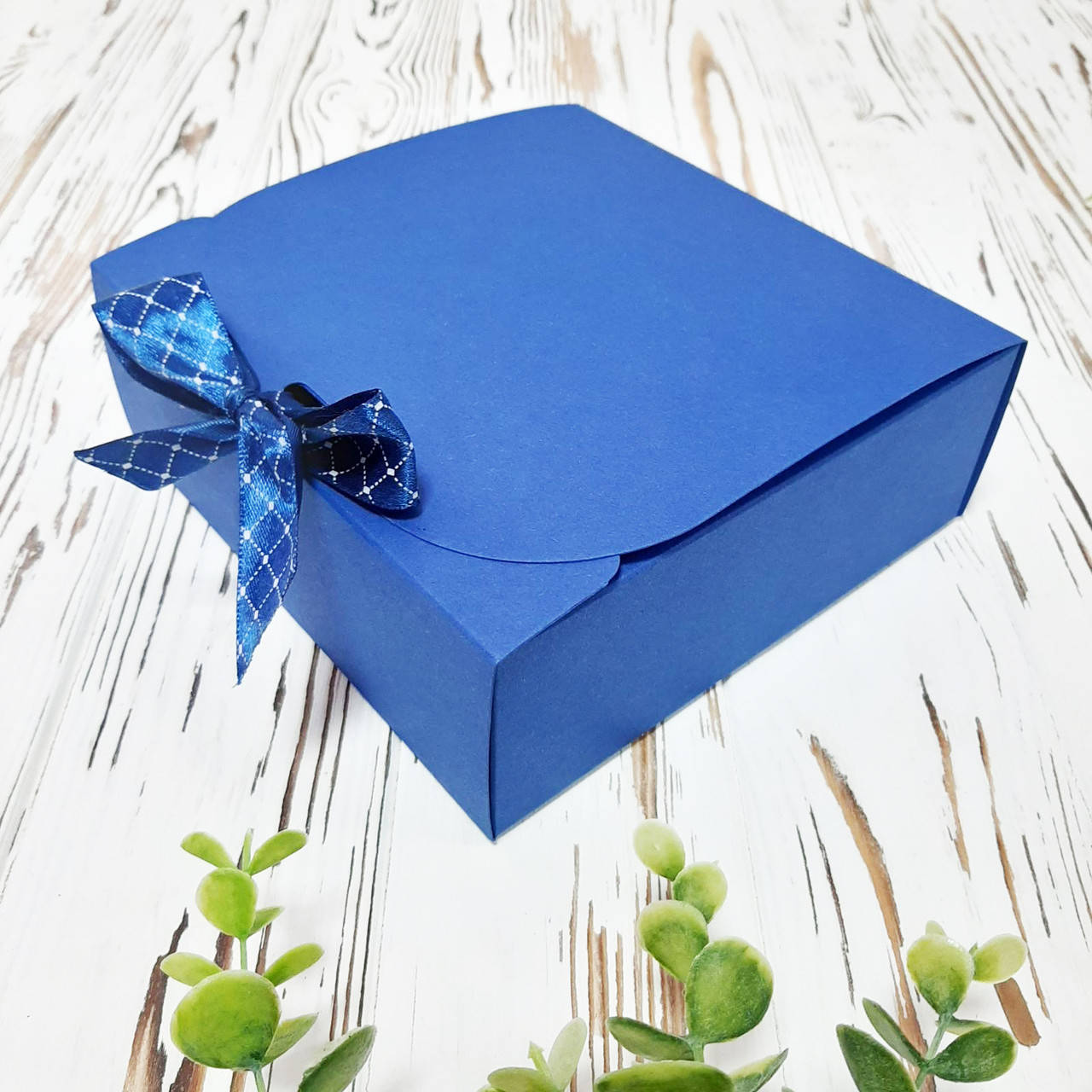 

Коробка 170х170х60 мм синяя с бантом, Синий