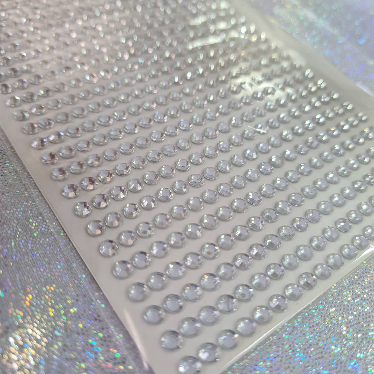 

Самоклеящиеся акриловые стразы 3мм, цвет Crystal (~1040шт)