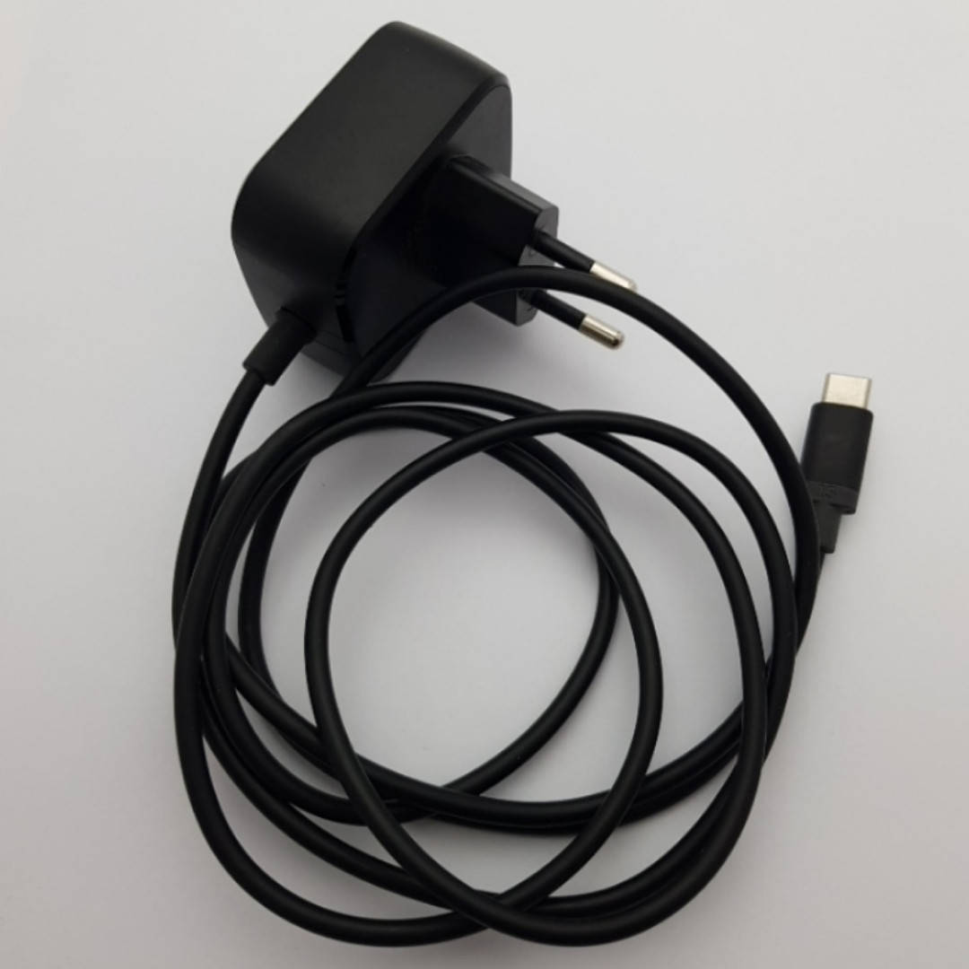 

Оригинальный блок питания Moto Turbo Power USB-C 5V 3A 15W с разборки, Черный