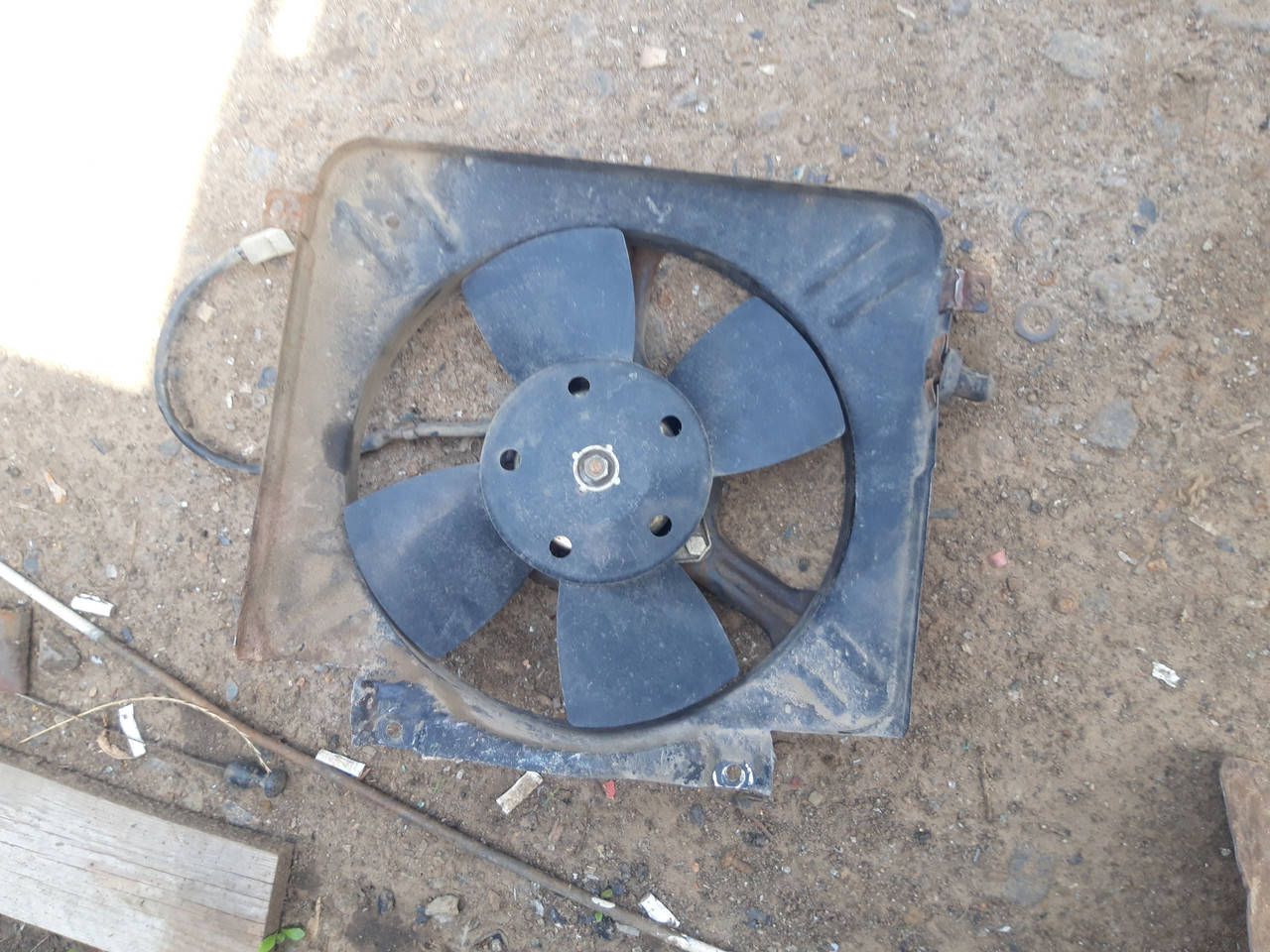 

Вентилятор охлаждения радиатора ВАЗ 2108 2109 21099 2113 2114 2115 в сборе электровентилятор диффузор бу