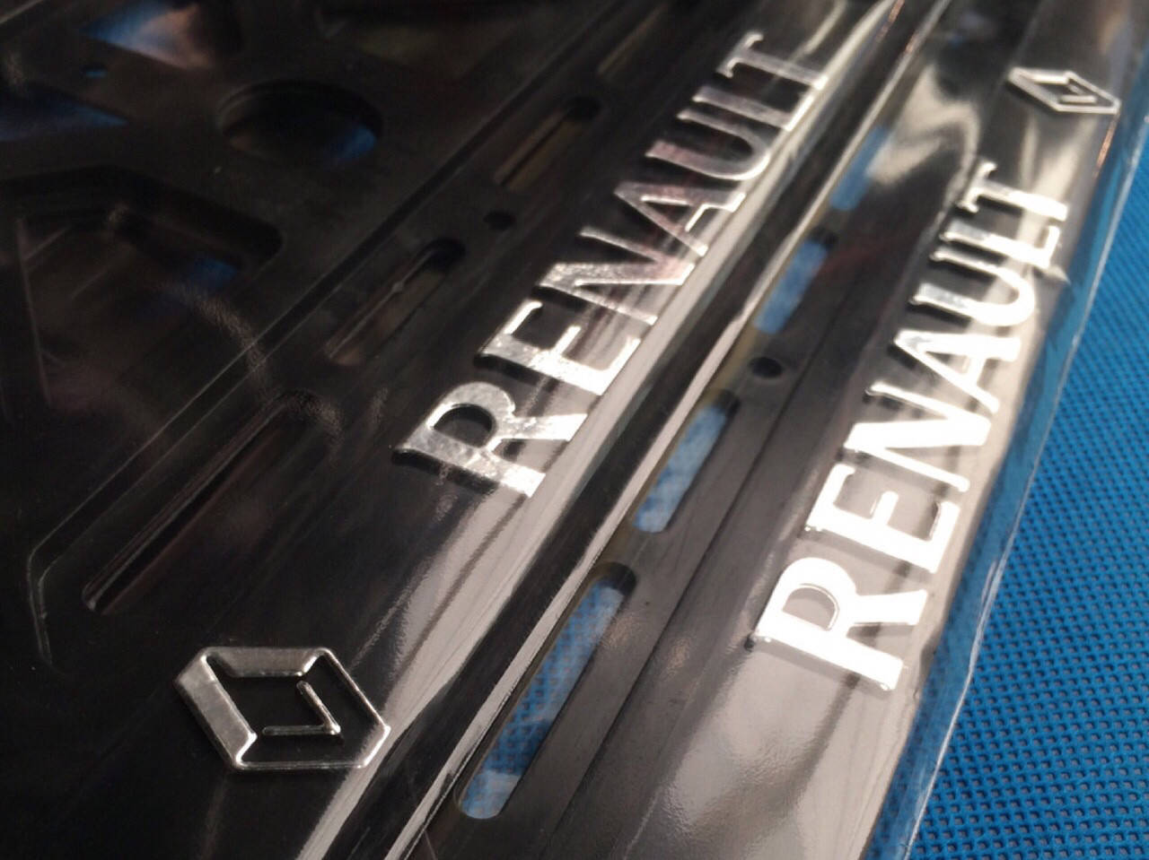 

Рамка номера RENAULT 3D пластик.