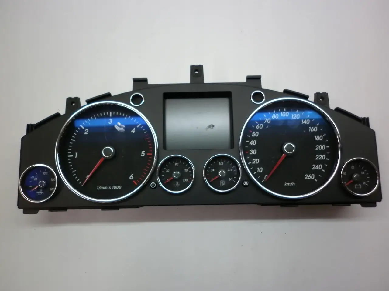 

Панель приборов VOLKSWAGEN TOUAREG 3,0 Tdi 7L6920881AX под заказ 2-4 дн