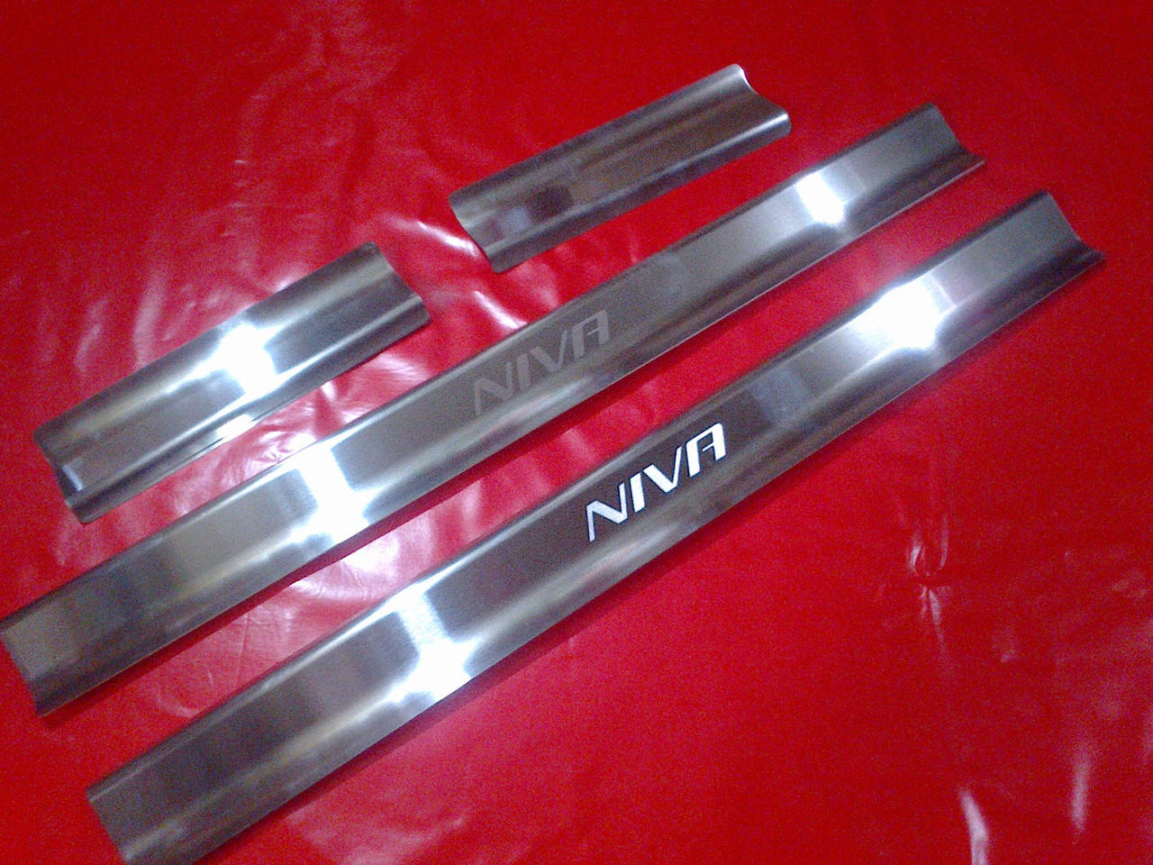 

Накладки на пороги CHEVROLET NIVA