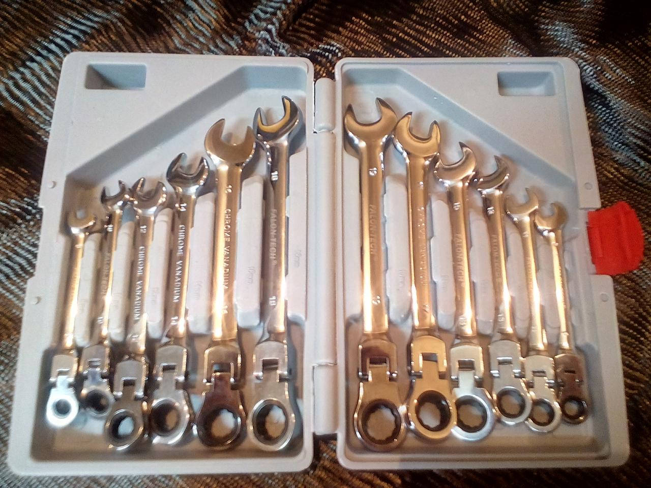 

Набор ключей с трещоткой 12шт. 8-19мм