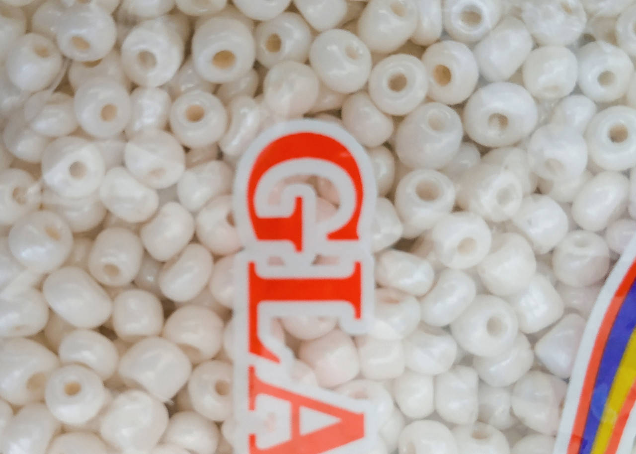 

Бисер крупный бежевый непрозрачный(10гр)