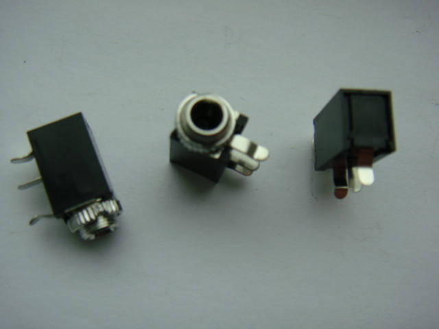 

Гнездо 3.5mm 3p горизонтальное для передатчика радиомикрофонов