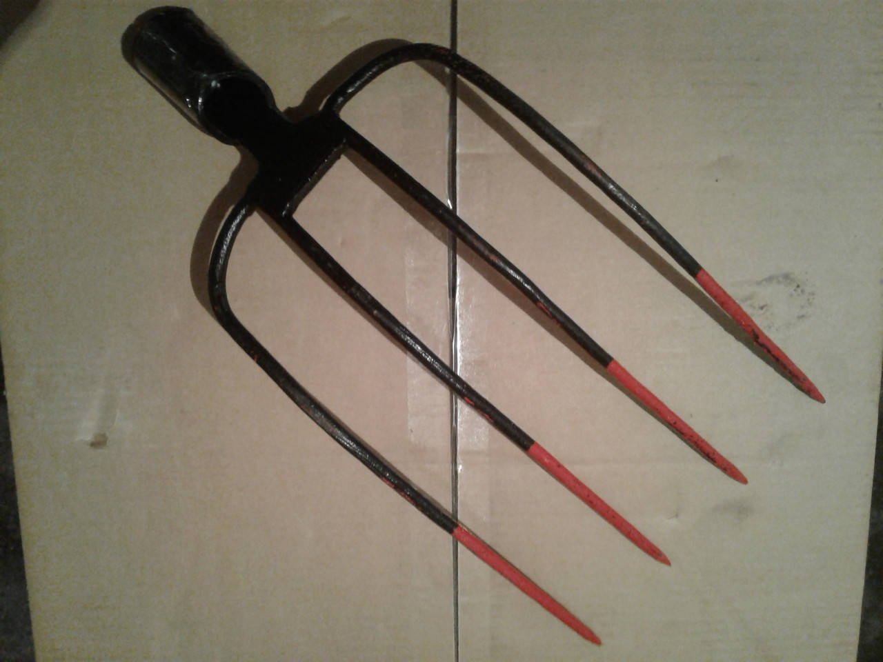 

Вила сіно-гнойові F 102 червоно-чорні "К