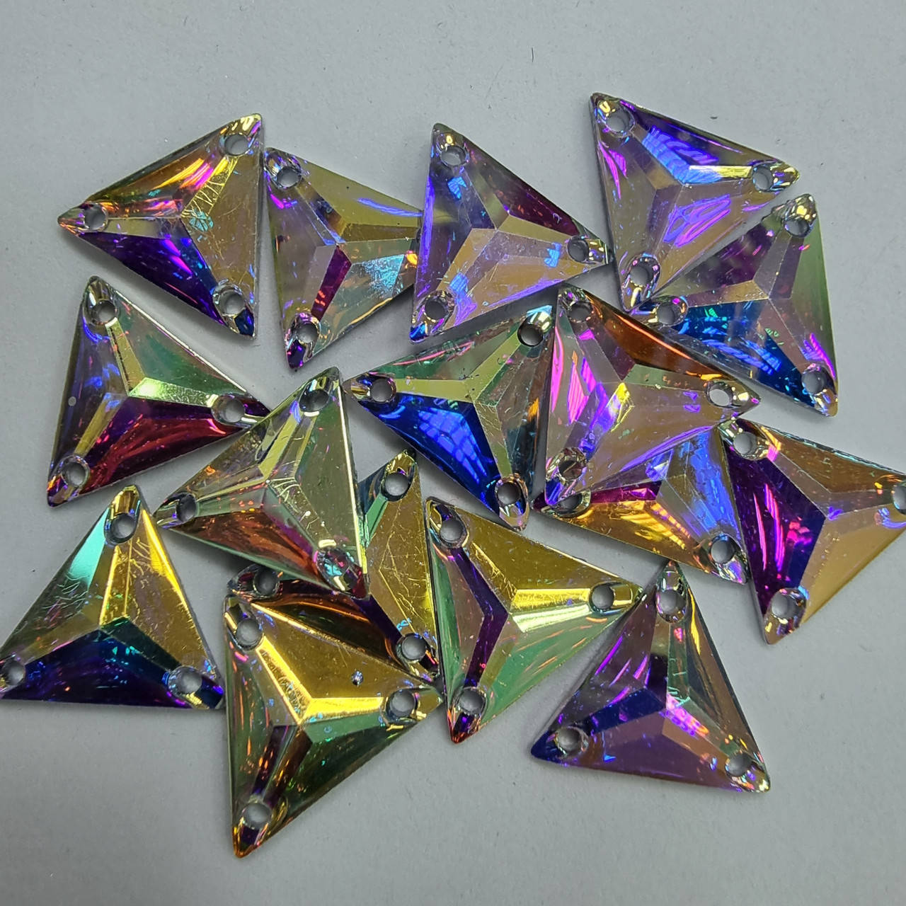 

Стразы пришивные Треугольники 16мм. Акрил Crystal AB