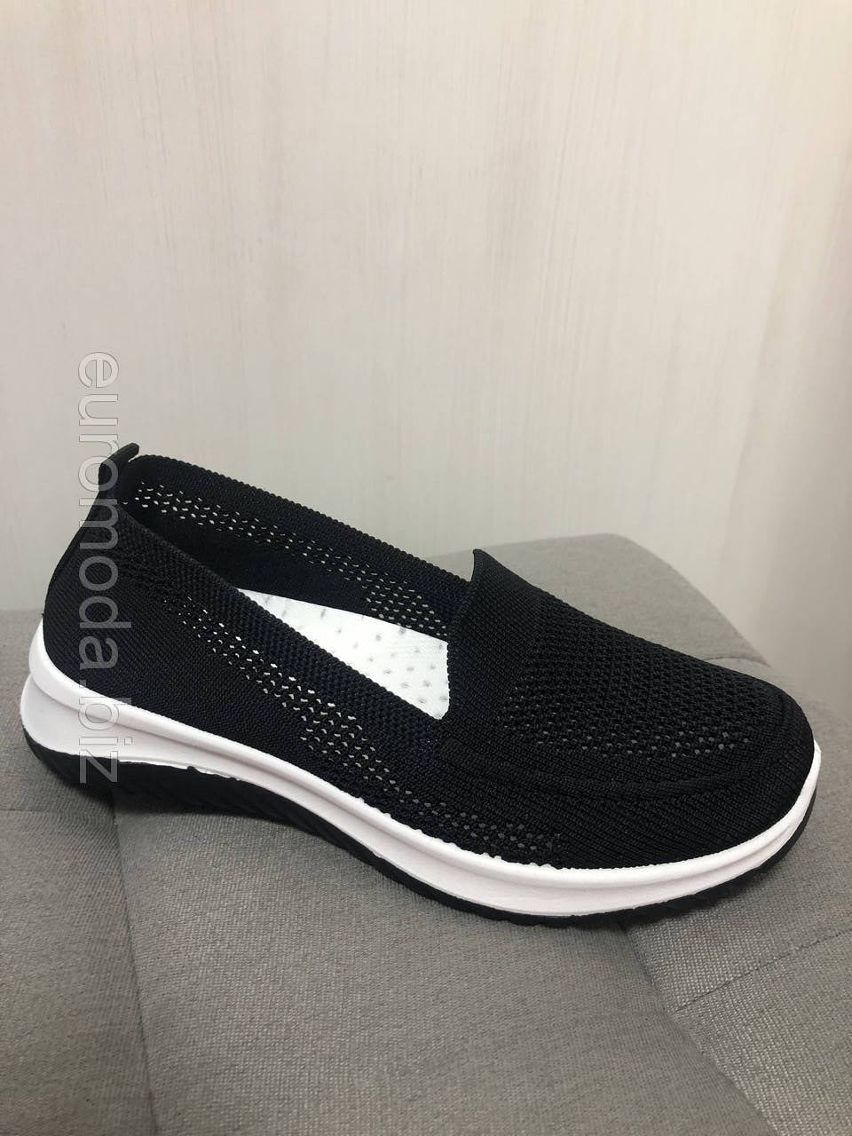 

Мокасини жіночі чорного кольору сітка 39