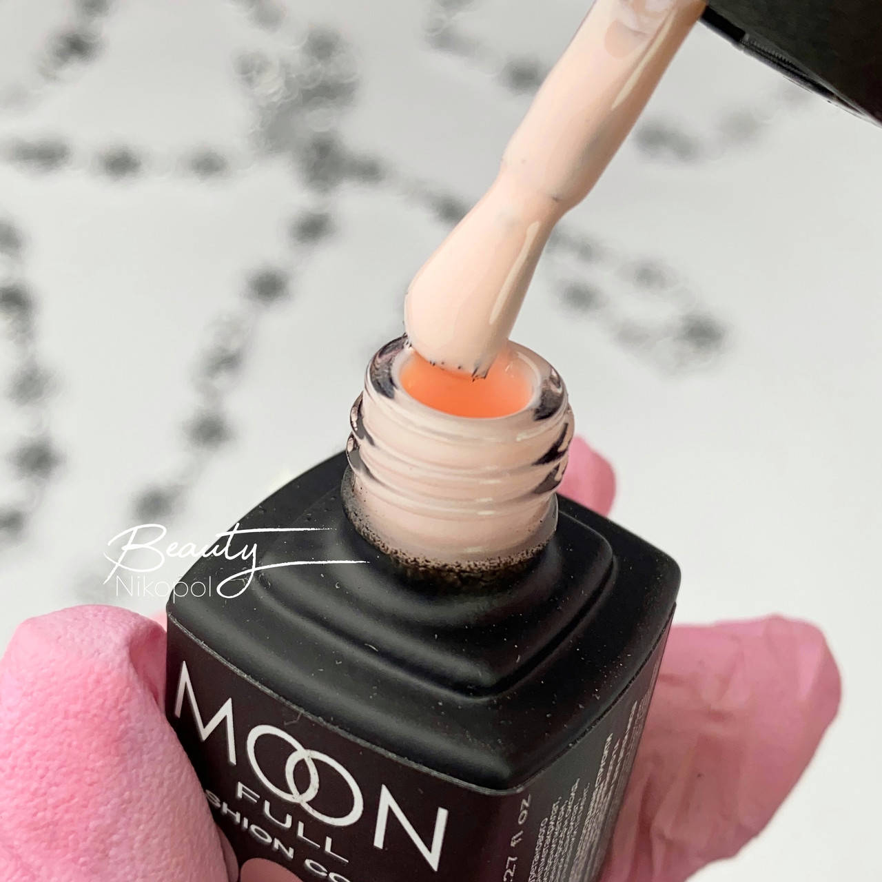 

Гель-лак MOON FULL Fashion color №232 розовый разбеленный, 8 мл