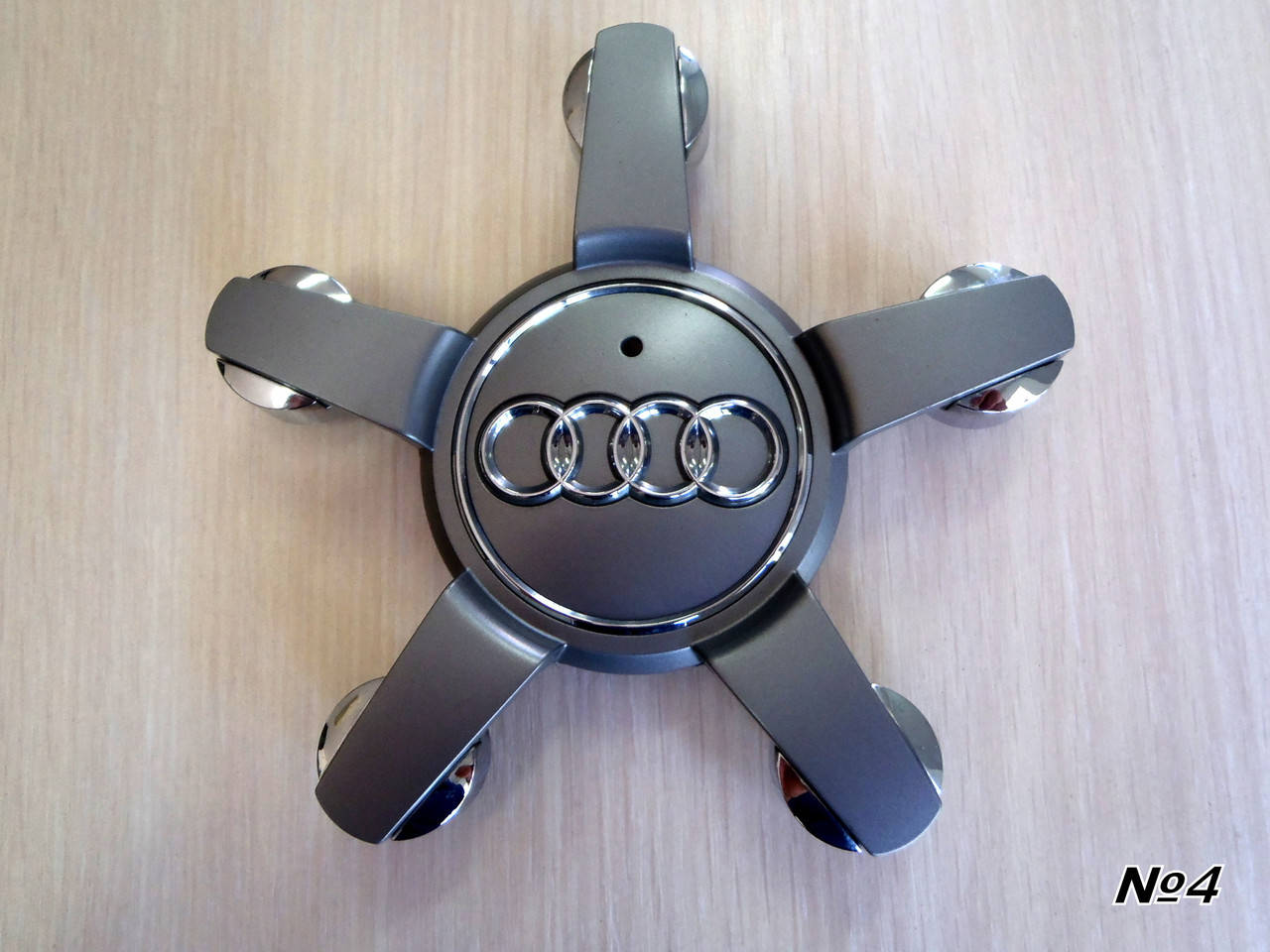 

Колпачки заглушки на диски Audi/Ауди Q7 "звезда" 4L0 601 165 D 150/65/16 мм