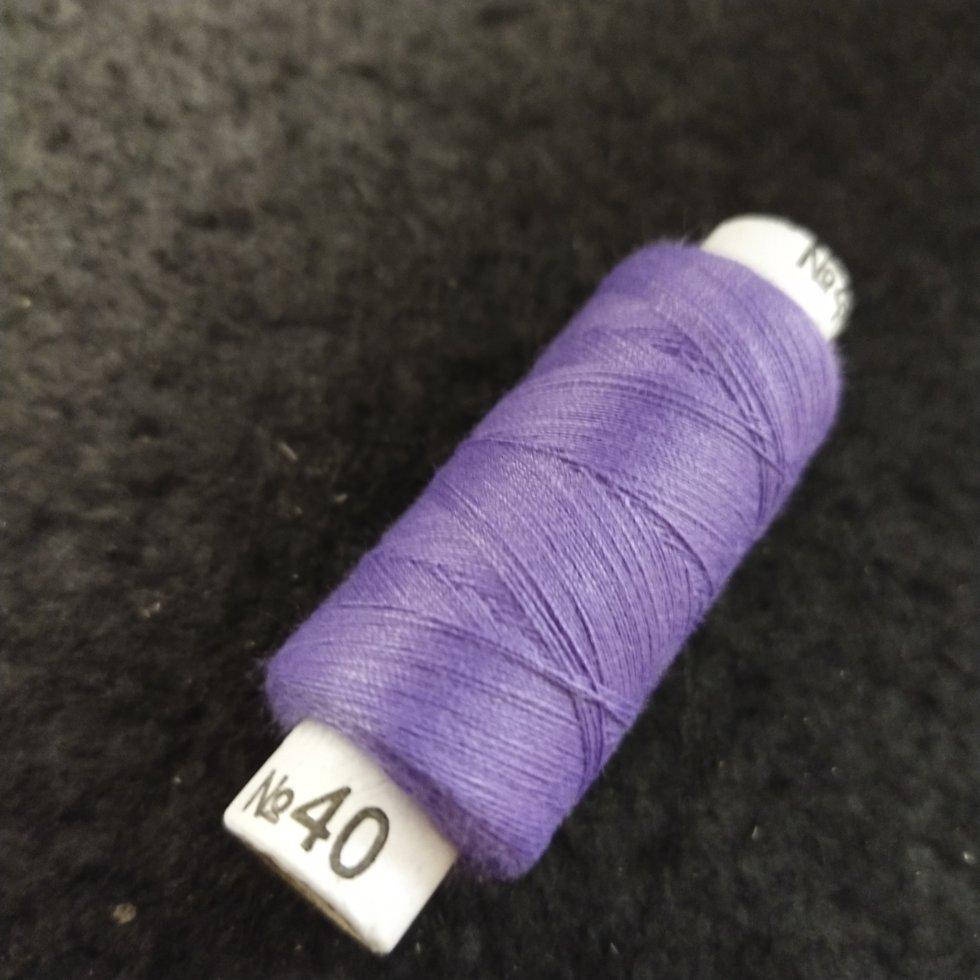 

136 Нитки в катушках, швейные 100 полиэстер 40/2 (боб 200м)