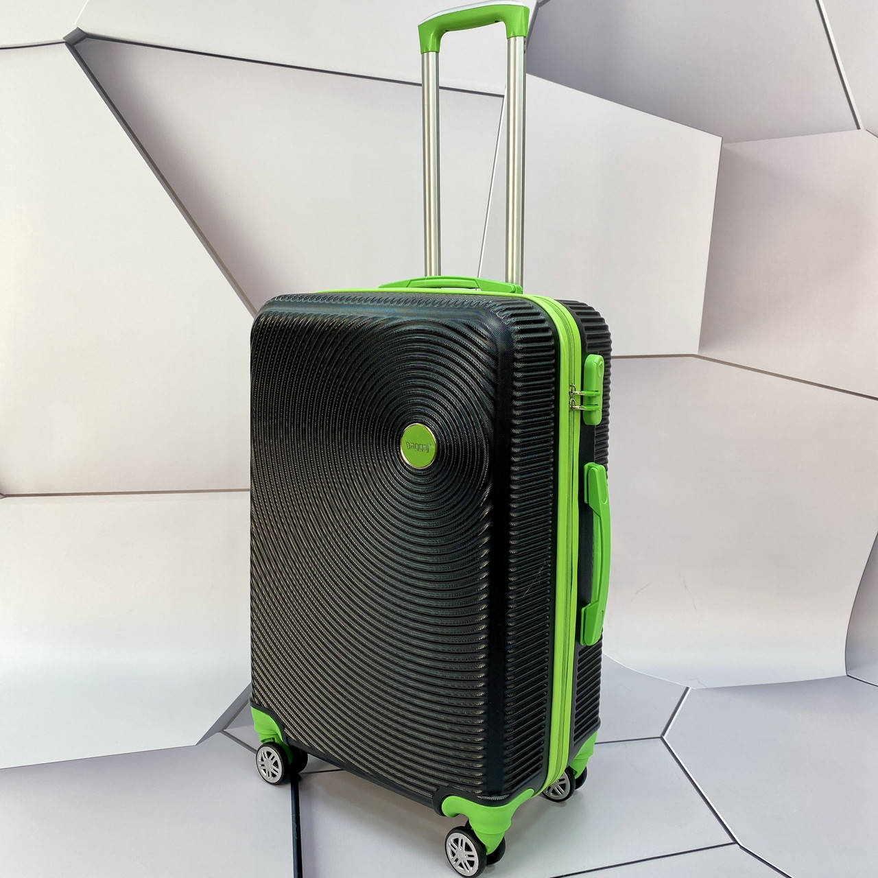 

Чемодан  на колесах baggaj V341 черный