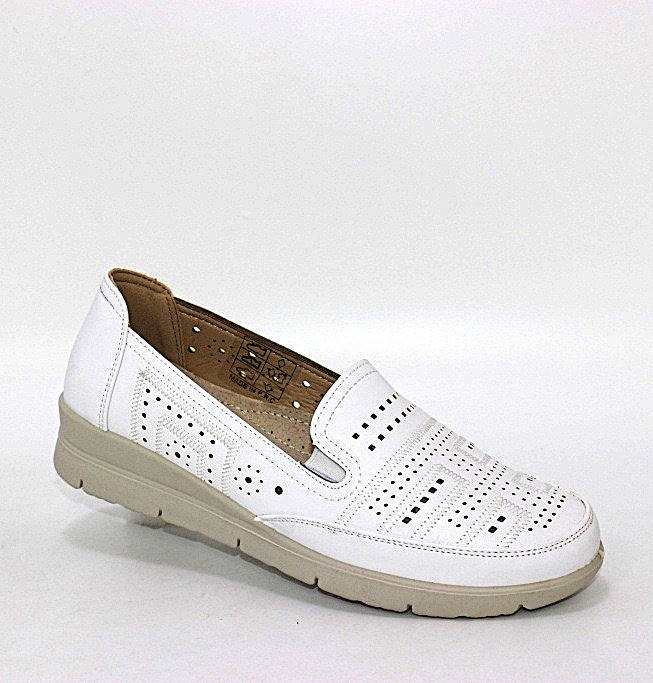 

Женские летние туфли белого цвета с перфорацией на танкетке 39, Белый