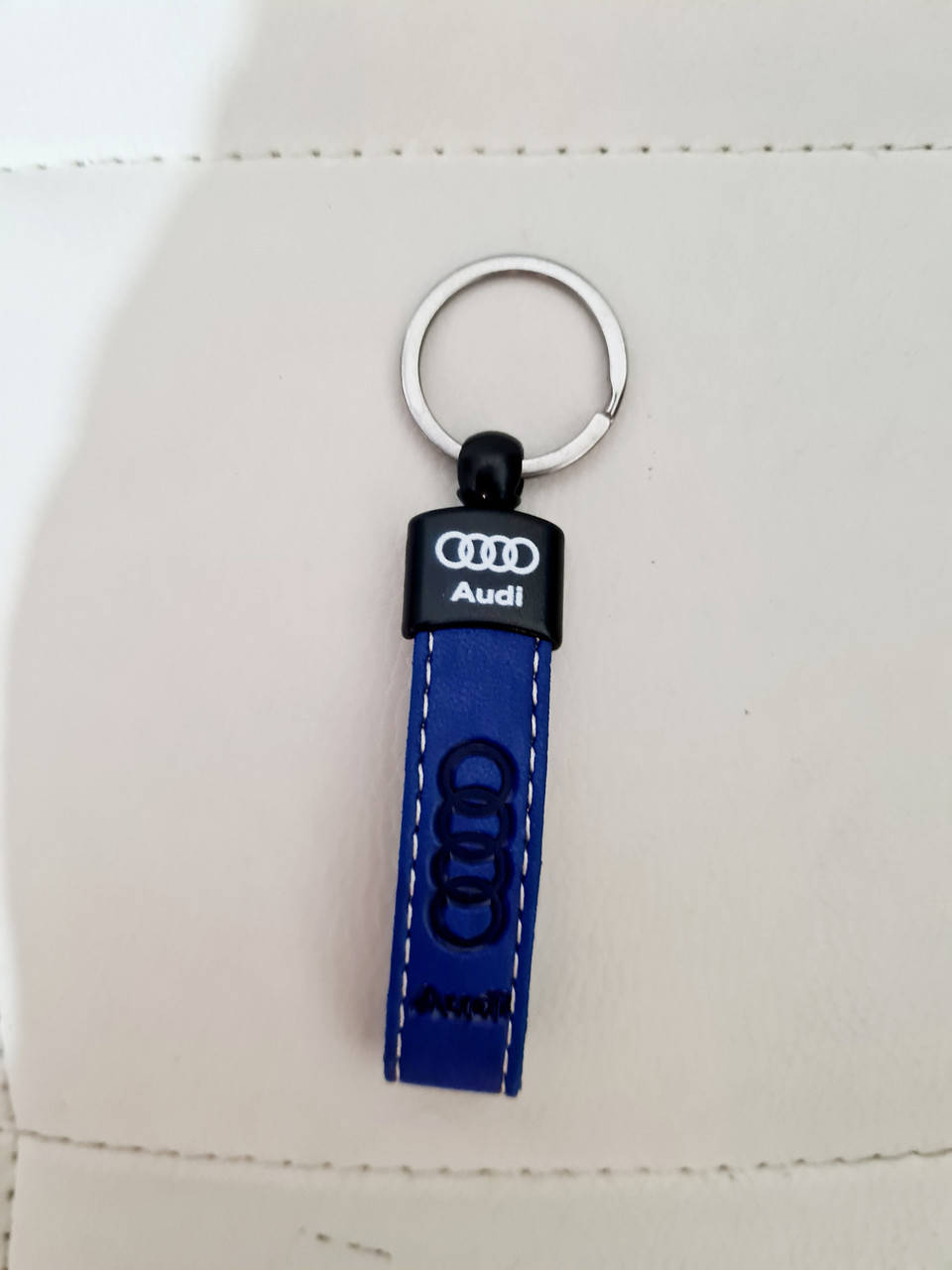 

Брелок автомобильный кожанный для ключей Audi Ауди синий !Качество! Турция! Брелок для ключей авто