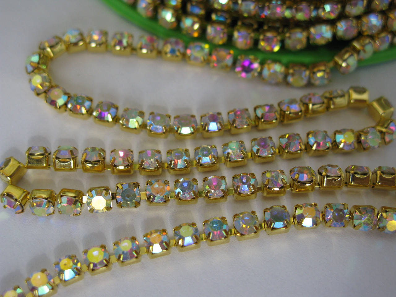 

Ланцюжок зі стразами ss16 Crystal AB Gold, 1м.