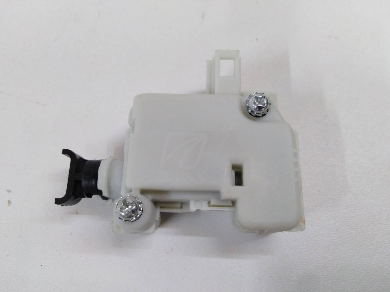 

Моторчик замка багажника Volkswagen Golf 4, Passat B5, Гольф 4, Пассат Б5. 3B0959781C.